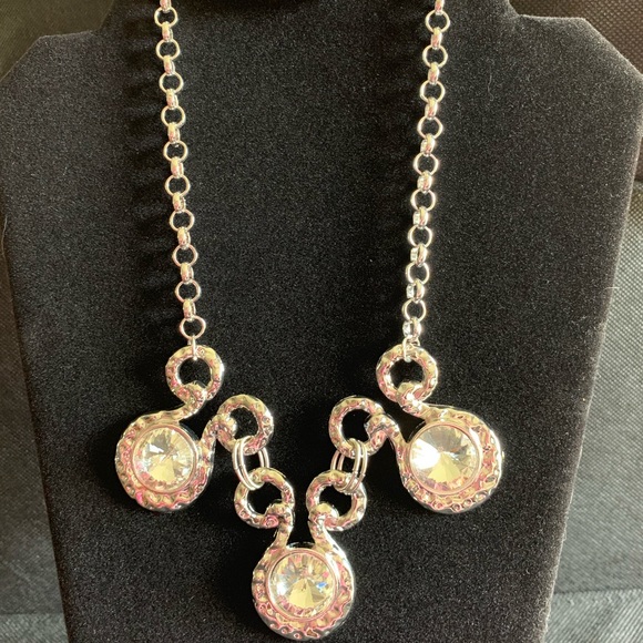 Paparazzi jewelry- necklaces - Picture 1 of 6